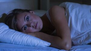 Insomnio: conoce qué alimentos generan alteraciones en el sueño